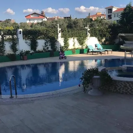 Essiz Deniz Manzarali Villa. Çınarcık