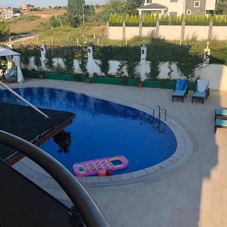 Essiz Deniz Manzarali Villa. فيلة